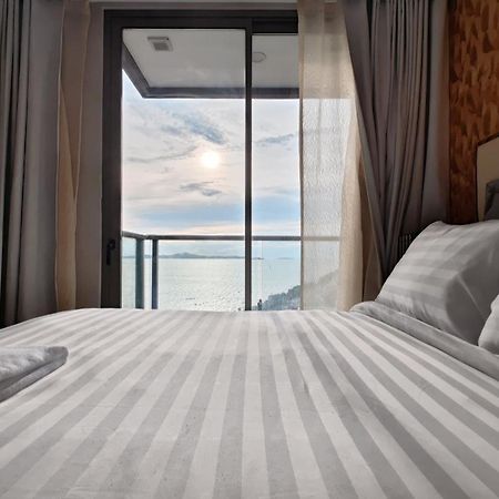 The Astra Sky River Apartment Pantai Jomtien Bagian luar foto