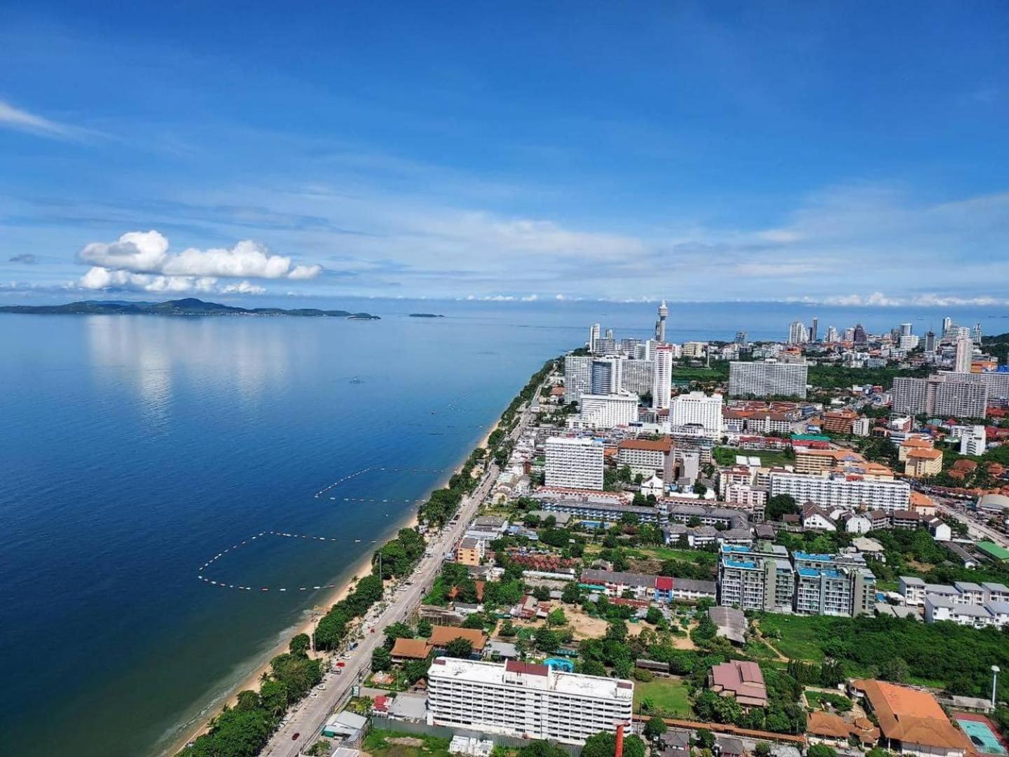 The Astra Sky River Apartment Pantai Jomtien Bagian luar foto