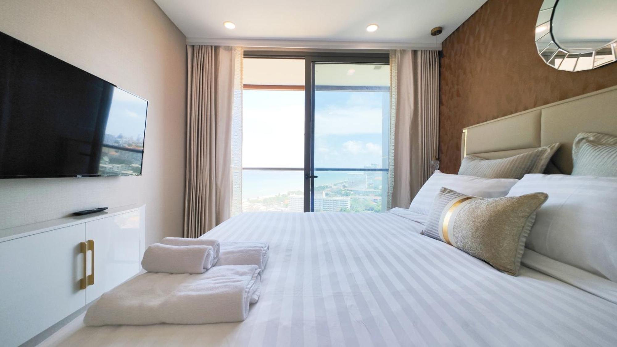 The Astra Sky River Apartment Pantai Jomtien Bagian luar foto
