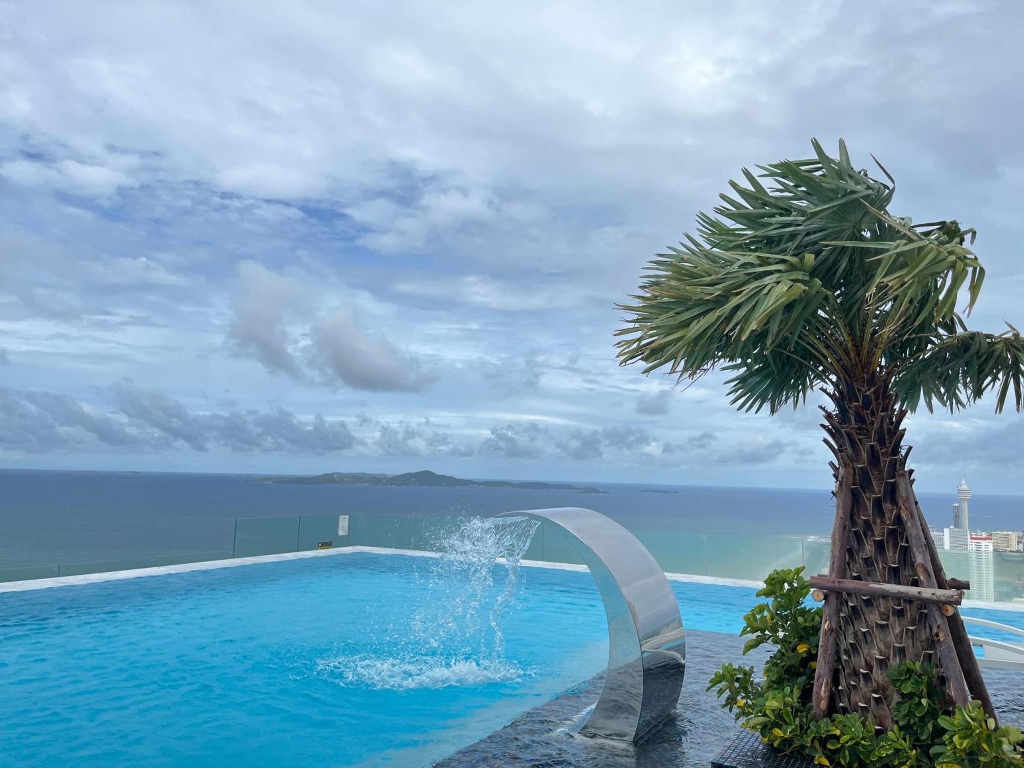 The Astra Sky River Apartment Pantai Jomtien Bagian luar foto